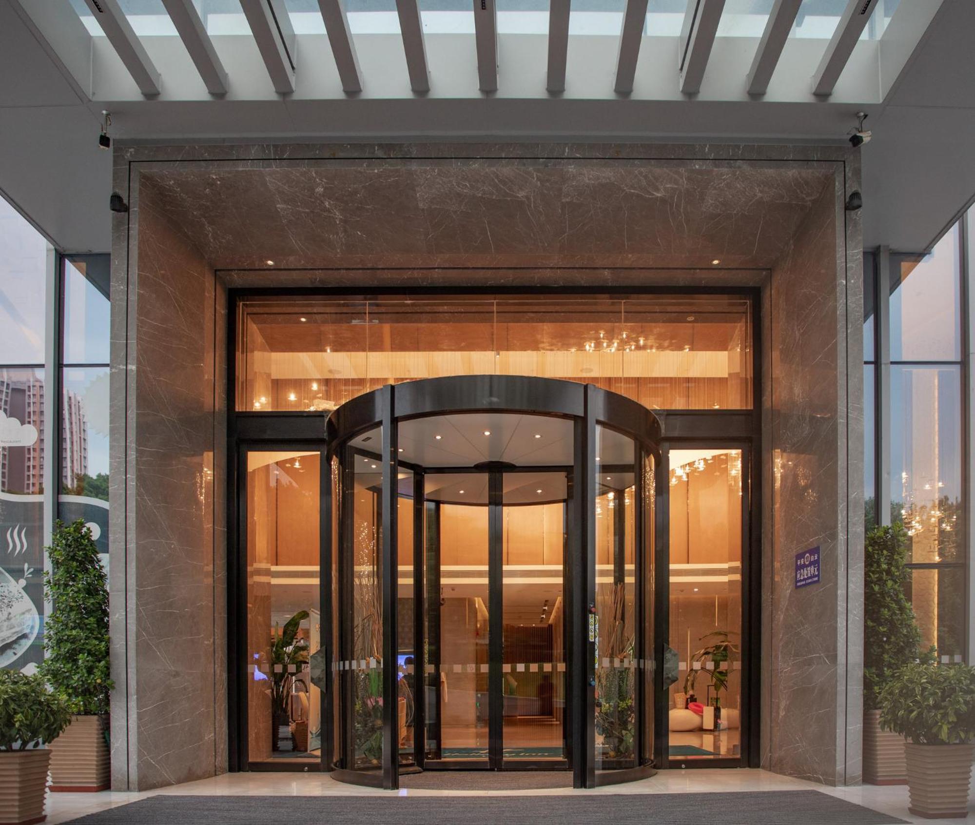 Holiday Inn Guangzhou South Lake Hotel - Ideal For Business & Leisure Dış mekan fotoğraf