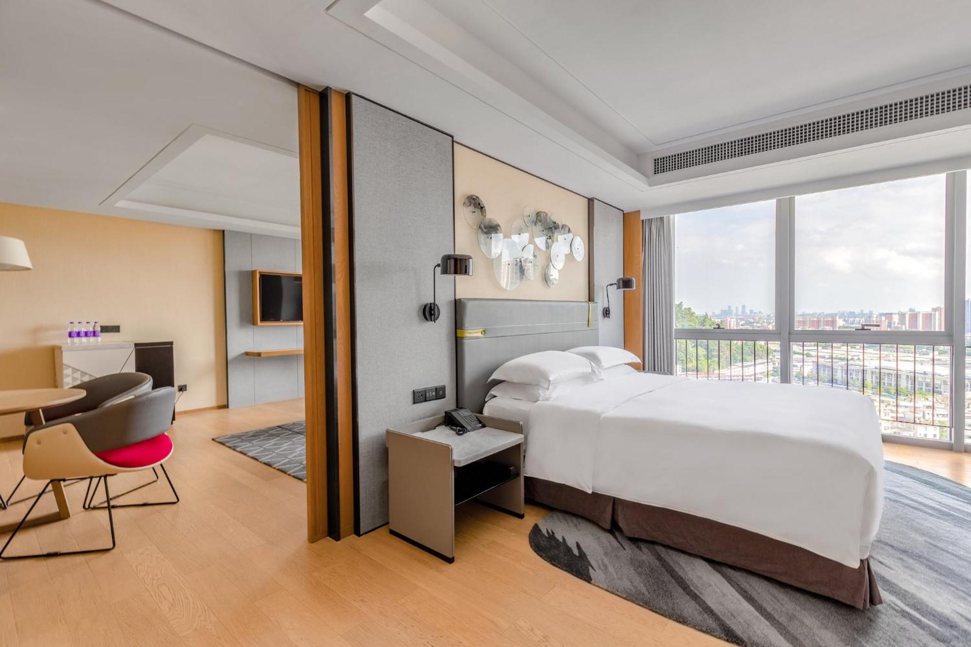 Holiday Inn Guangzhou South Lake Hotel - Ideal For Business & Leisure Dış mekan fotoğraf