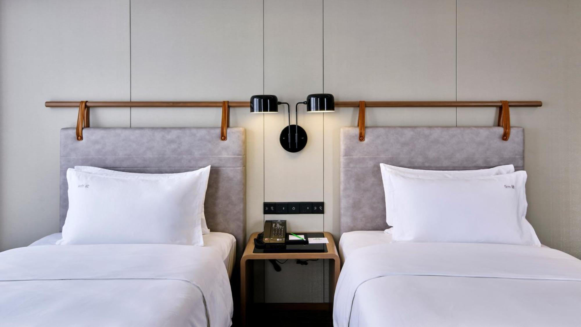 Holiday Inn Guangzhou South Lake Hotel - Ideal For Business & Leisure Dış mekan fotoğraf